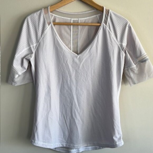Lululemon Var-City Tee White Mesh Reflective Size 6 Retail $68 - Picture 3 of 6